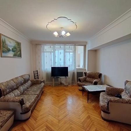 エレバンLarge Apt Near Republic Squareアパートメント エクステリア 写真