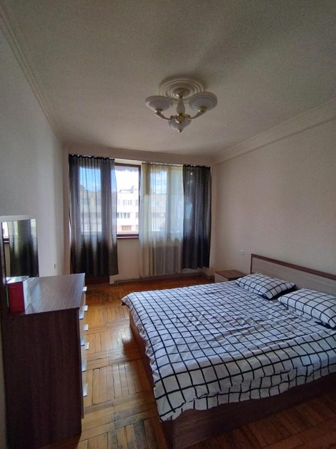 エレバンLarge Apt Near Republic Squareアパートメント エクステリア 写真