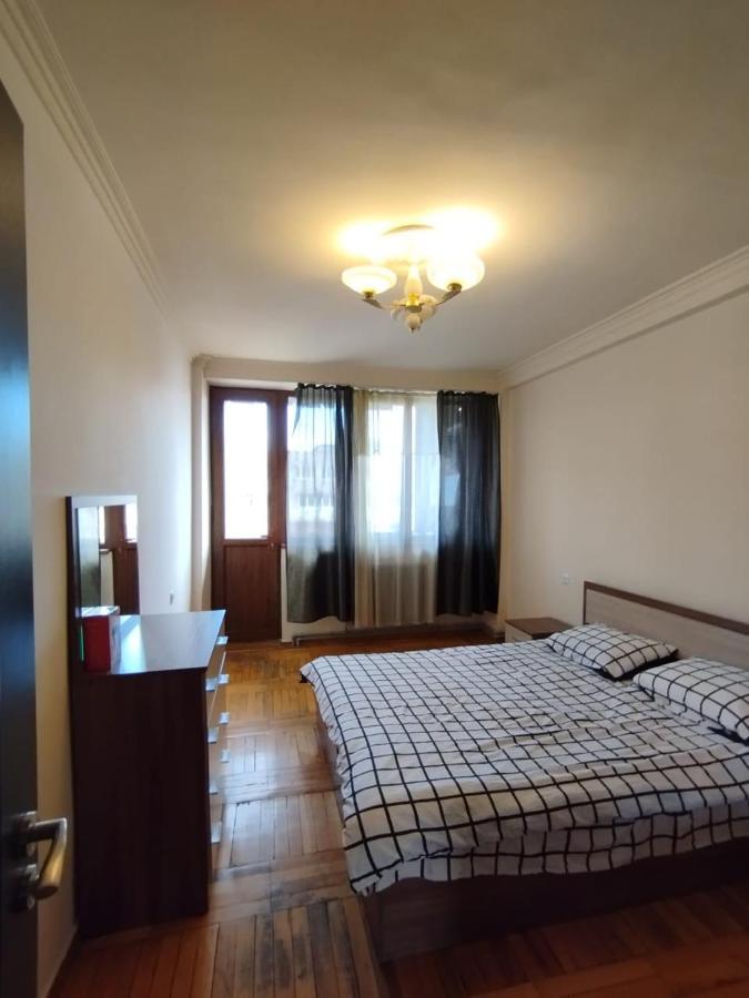 エレバンLarge Apt Near Republic Squareアパートメント エクステリア 写真