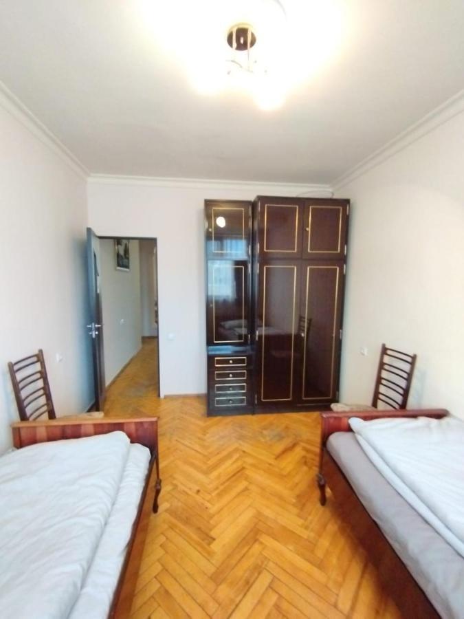 エレバンLarge Apt Near Republic Squareアパートメント エクステリア 写真